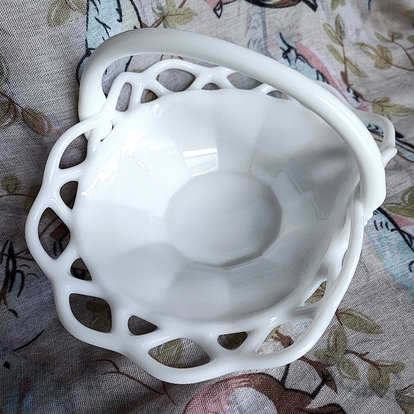 Fenton? Vintage Lattice Low Shallow Small Handled Easter Basket White Milk Glass - Picture 5 of 9